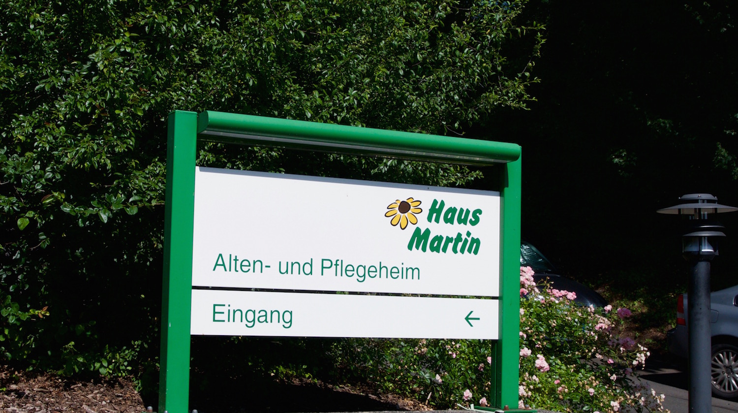 Eingangsschild des Alten- und Pflegeheims Haus Martin