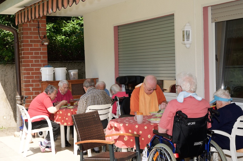 Mittagessen auf der Terrasse